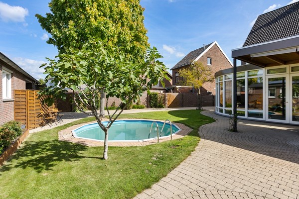 Photo - For sale: UNIQUE OPPORTUNITY! DETACHED, ABUNDANT SPACE. SCHEDULE YOUR VIEWING!